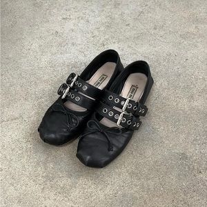 Authentic Miu Miu ballet flats 🖤🤍